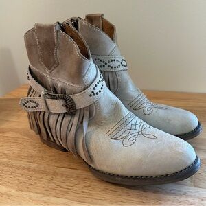 Sterling River Distressed Ankle Boots Womens 7.5 Fringe Rodeo Cream Cowgirl Boho